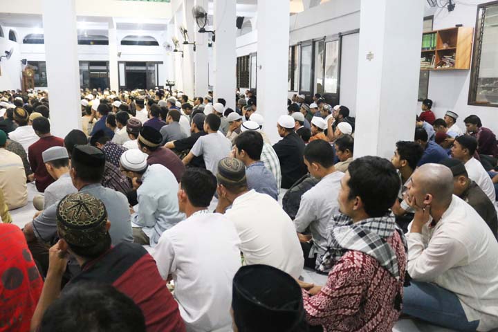 kondisi jama'ah dalam masjid 