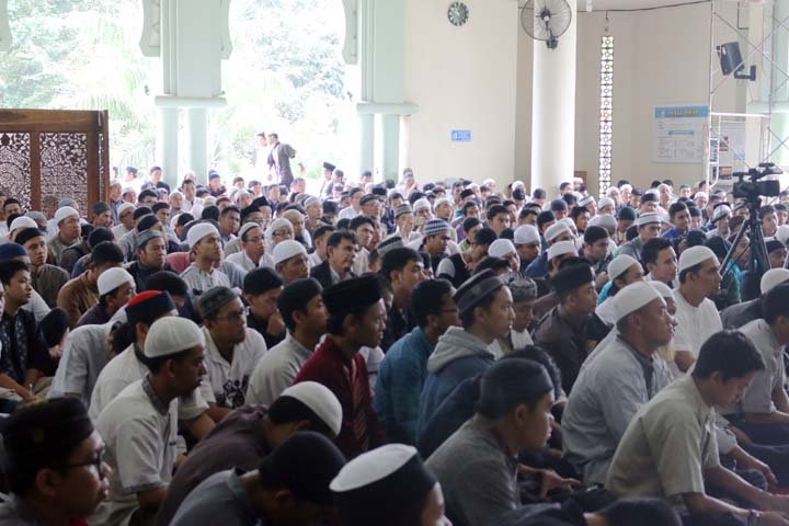 Masjid Dipadati Jama'ah