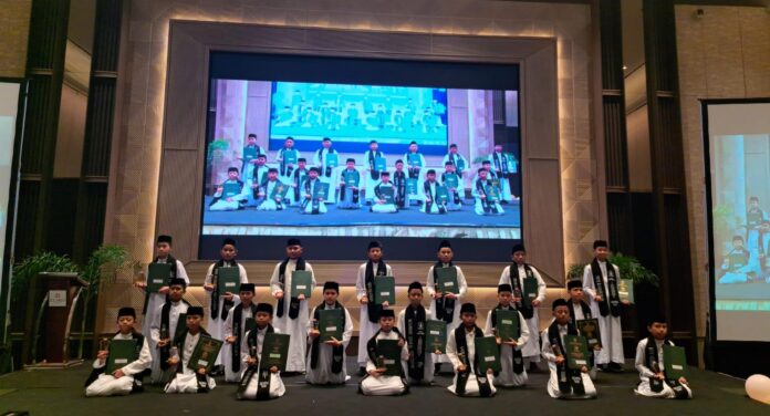 Wisuda santri