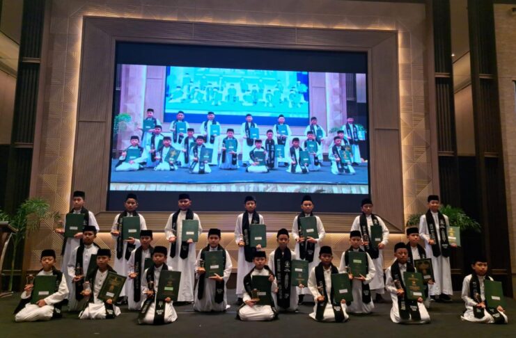Wisuda santri